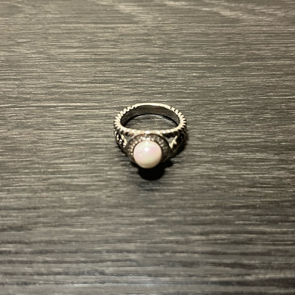 Elegant DAVID YURMAN Silver and PEARL RING